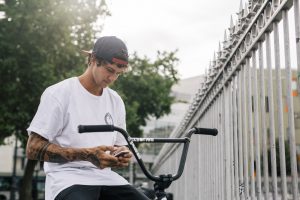 matthias dandois paris street city guide videaste red bull photographe brand content bmx velo corey martinez la clef production agence