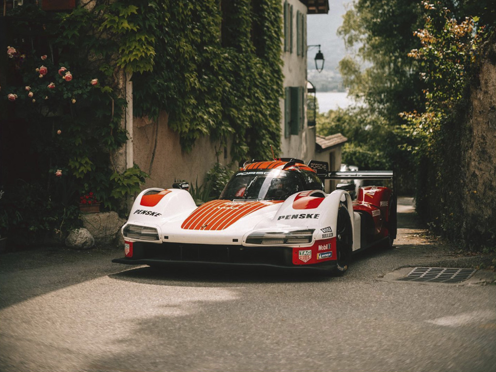 F1 dans les usines Porsches au Mans qui va se rendre au circuit des 24 heures du Mans en passant par le lac d'annecy